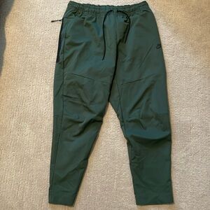 Nike Sportswear Men’s commuter Pant XL